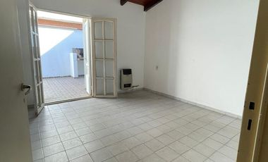 SE ALQUILA CASA B° LAS MARGARITAS
