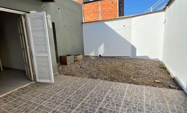 SE ALQUILA CASA B° LAS MARGARITAS