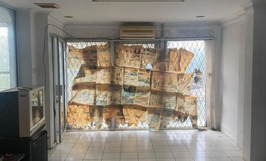 Quick sale of 3 adjoining shop houses in Lodan - Ancol