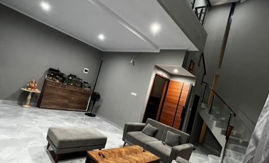 dijual rumah bagus lokasi dekat mall pakuwon solo baru