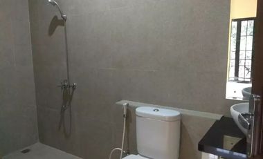 Di jual rumah baru di kemanggisan dekat Binus