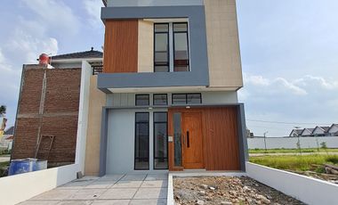 JUAL RUMAH BARU TINGKAT CLUSTER SOLOBARU 530 JUTA TYPE 60/70