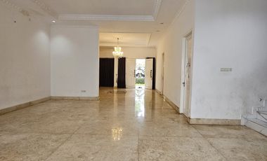 Sewa Rumah Mewah 2 Lantai di Tebet