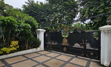 Sewa Rumah Mewah 2 Lantai di Tebet