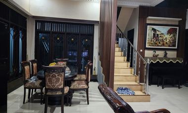 Rumah Mewah 2 Lantai 700 m2 di Manahan, Solo