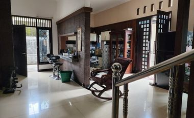 Rumah Mewah 2 Lantai 700 m2 di Manahan, Solo