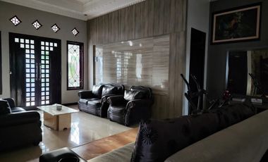 Rumah Mewah 2 Lantai 700 m2 di Manahan, Solo