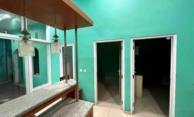 Rumah Luas Ada Kolam Renang Dekat Tol Gondangrejo