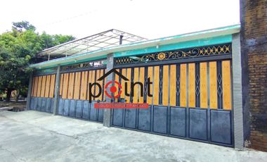 Rumah Luas Ada Kolam Renang Dekat Tol Gondangrejo