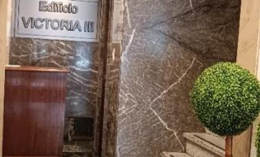 Oficina al frente - Piso alto - Centro