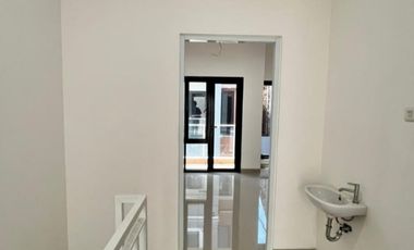 Di Jual Rumah Murah Meriah 2 lantai Johar baru Jakarta pusat