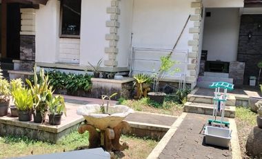 Dijual Rumah dgn lokasi sangat strategis di tengah kota Bandung