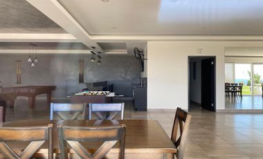 Beautiful Oceanfront Condominium