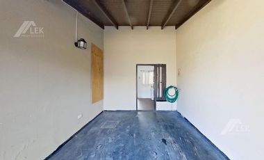 CASA EN UNA SOLA PLANTA CON PILETA, EN EXCELENTE ESTADO! APTO CREDITO!