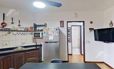 CASA EN UNA SOLA PLANTA CON PILETA, EN EXCELENTE ESTADO! APTO CREDITO!
