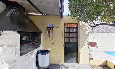 CASA EN UNA SOLA PLANTA CON PILETA, EN EXCELENTE ESTADO! APTO CREDITO!