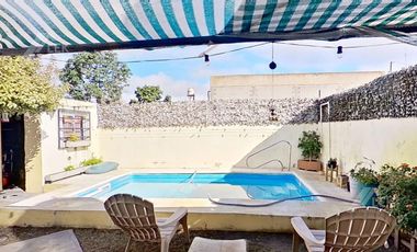 CASA EN UNA SOLA PLANTA CON PILETA, EN EXCELENTE ESTADO! APTO CREDITO!