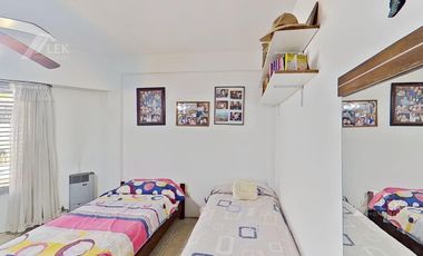 CASA EN UNA SOLA PLANTA CON PILETA, EN EXCELENTE ESTADO! APTO CREDITO!