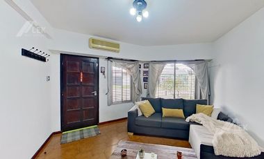 CASA EN UNA SOLA PLANTA CON PILETA, EN EXCELENTE ESTADO! APTO CREDITO!