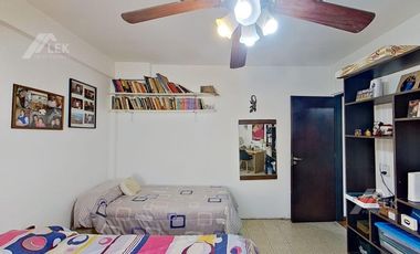 CASA EN UNA SOLA PLANTA CON PILETA, EN EXCELENTE ESTADO! APTO CREDITO!