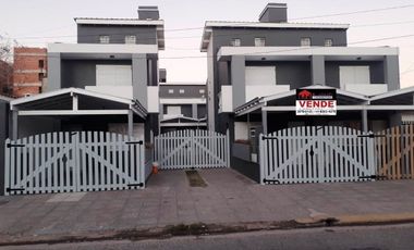 IMPECABLE TRIPLEX   EN COSTA AZUL.100 metros del mar