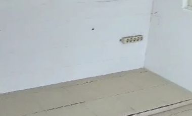 Disewakan bangunan mandiri di lantai 2. jalan raya , dekat Hypermart