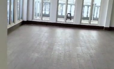 Disewakan bangunan mandiri di lantai 2. jalan raya , dekat Hypermart