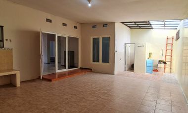 Turun Harga! Rumah Murah Luas 153 m2 di Perumahan Permata Jingga Suhat