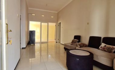 Turun Harga! Rumah Murah Luas 153 m2 di Perumahan Permata Jingga Suhat