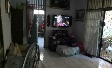 Rumah. sebelah asrama haji.