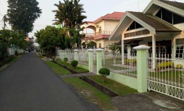 Rumah. sebelah asrama haji.