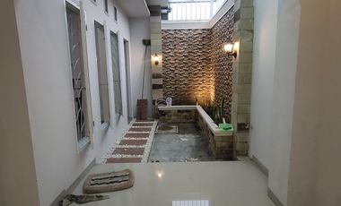 rumah 2 lantai cantik di jalur kampus unand