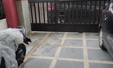 rumah 2 lantai cantik di jalur kampus unand
