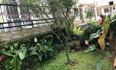 Dijual Villa 2 Lantai Full Furnished + Kolam Renang – Lokasi Strategis