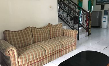 Dijual Villa 2 Lantai Full Furnished + Kolam Renang – Lokasi Strategis