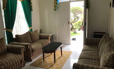 Dijual Villa 2 Lantai Full Furnished + Kolam Renang – Lokasi Strategis