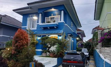 Dijual Villa 2 Lantai Full Furnished + Kolam Renang – Lokasi Strategis