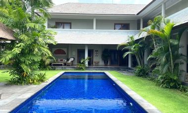 Villa mewah lokasi premium 700 meter ke pantai Sanur full furnish