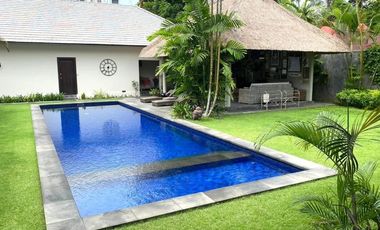Villa mewah lokasi premium 700 meter ke pantai Sanur full furnish