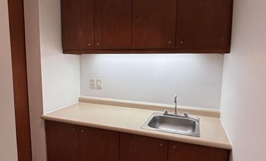 AMPLIA OFICINA EN GUADALUPE INN