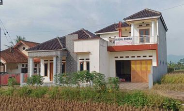 Rumah 1,5 lantai di Babakan Cigadung Cigugur Kuningan Jabar siap Huni