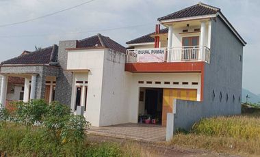 Rumah 1,5 lantai di Babakan Cigadung Cigugur Kuningan Jabar siap Huni