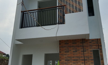 Dijual Rumah 2 Lantai dengan Lingkungan Asri di Cimahi