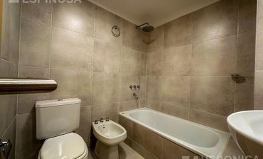 Departamento de dos ambientes en alquiler - Moron Sur.