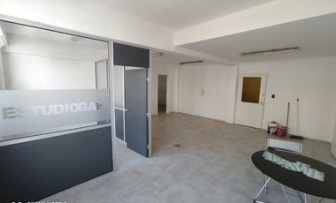 Gran Oficina en Venta. En impecable estado. Super Luminosa