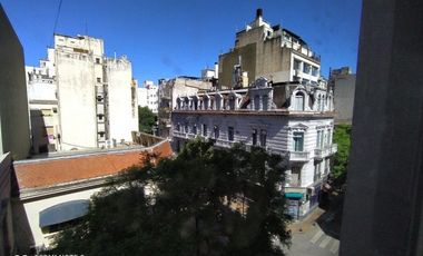 Gran Oficina en Venta. En impecable estado. Super Luminosa