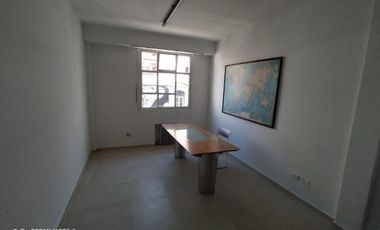 Gran Oficina en Venta. En impecable estado. Super Luminosa