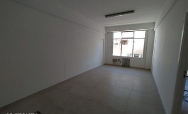 Gran Oficina en Venta. En impecable estado. Super Luminosa