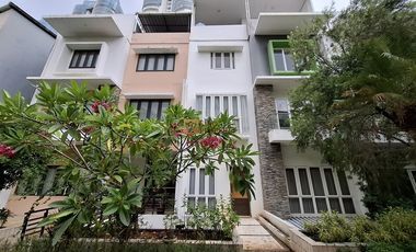 Strategis Townhouse Springhill Golf Residences Kemayoran 9x17m2 HGB