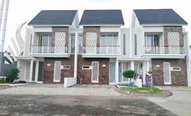 RUMAH SIAP DITEMPATI LENGKAP PRIVATE POOL DEKAT EXIT TOL SIDOARJO